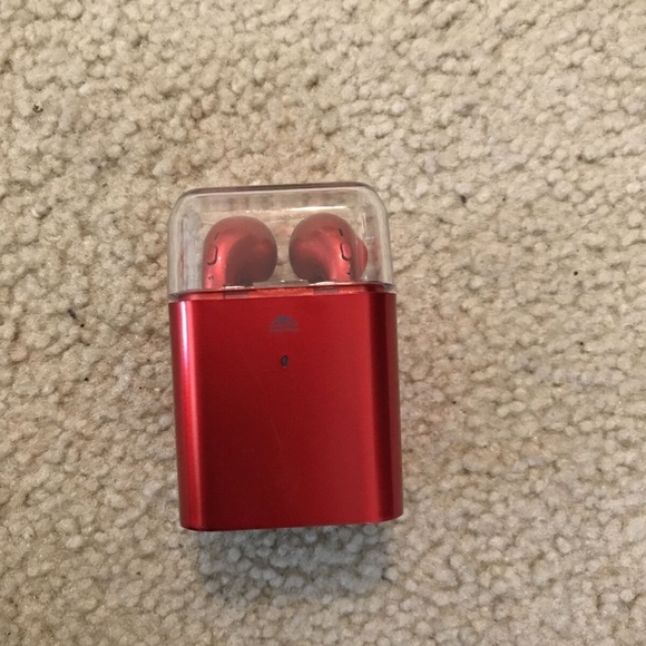 Fantime Fun 7 wireless red earbuds with charging box. - Picture 3 of 4